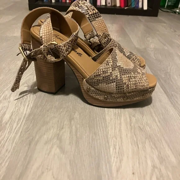 Free People Snakeskin Platform Heels - Picture 8 of 8